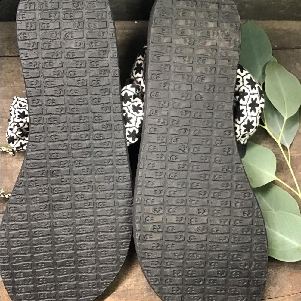 Sanuk - Picture 3 of 3